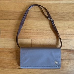 lululemon Wallet Clutch Crossbody Lunar Rock/Trench